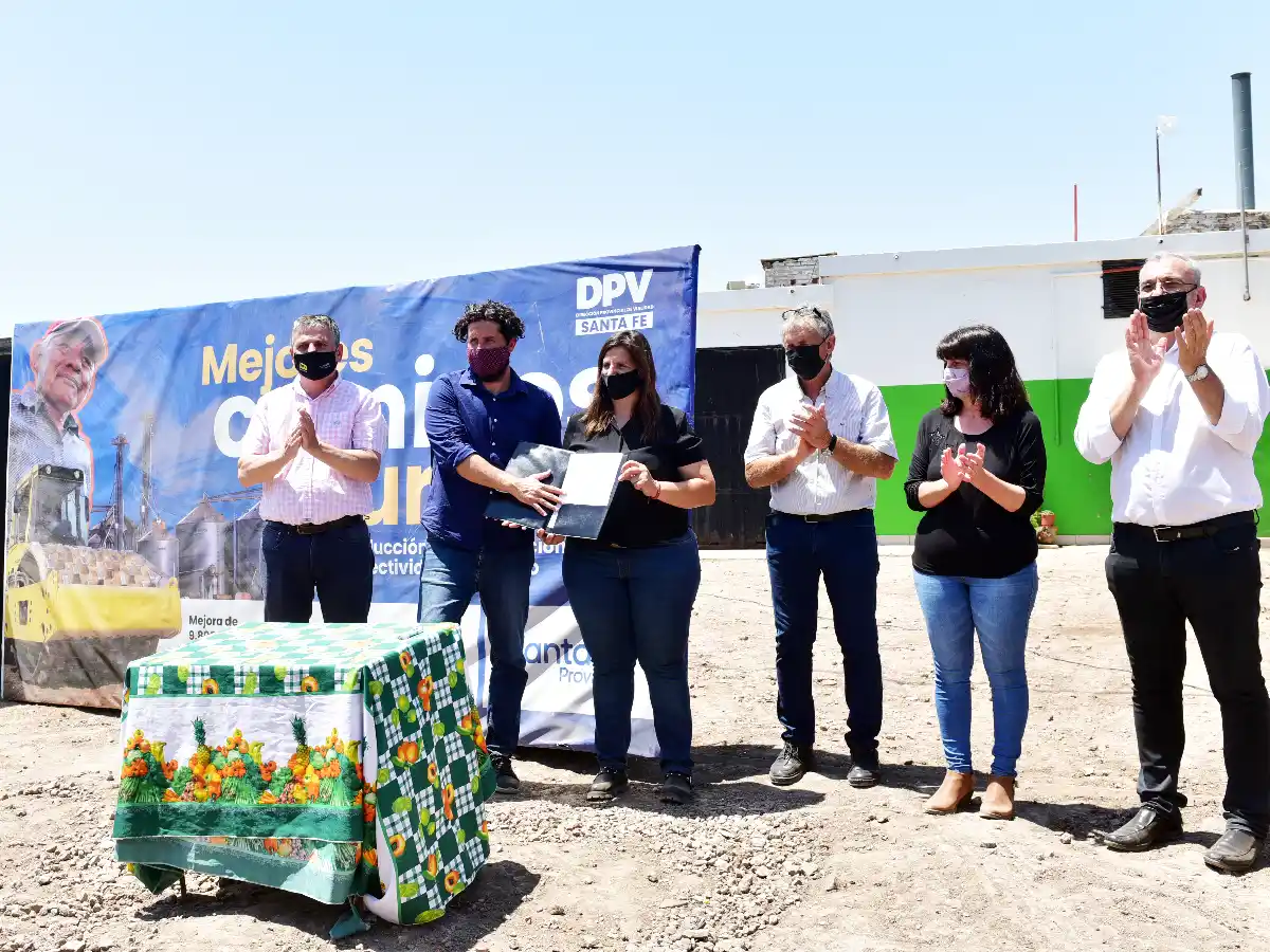 Josefina recibió fondos para mejorar caminos rurales 