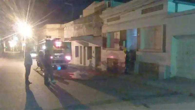 Incendio afectó la vivienda de la madre del intendente de Victoria