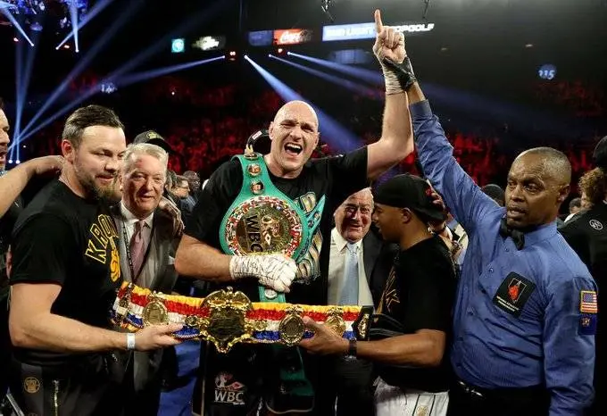 Tyson Fury se impuso ante Deontay Wilder: le quitó el invicto y su título mundial de los pesos pesados