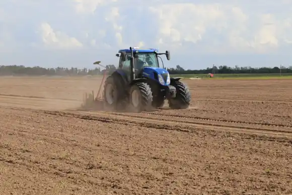 Tragedia en el Norte provincial: un trabajador rural perdió la vida tras ser atropellado por un tractor