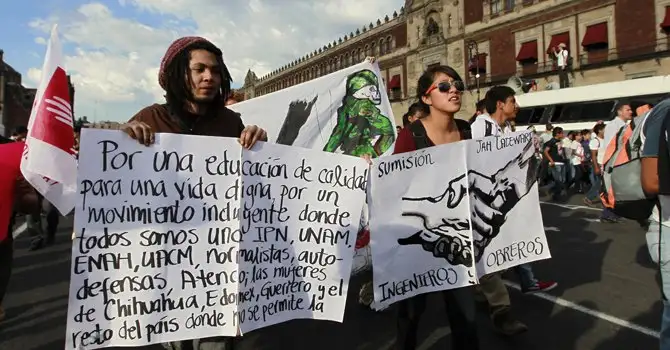 Charla debate sobre los estudiantes desaparecidos en México
