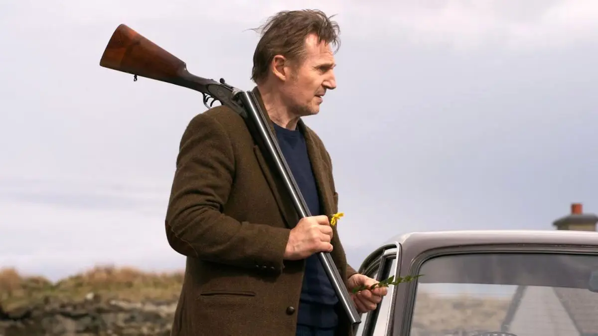 Liam Neeson. Protagonista de En tierra de santos y pecadores
