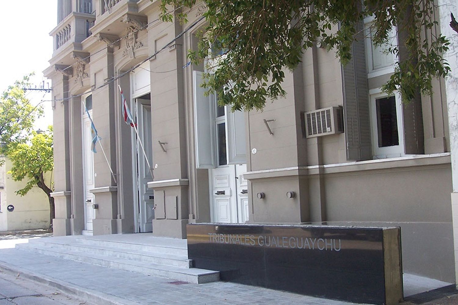 Por la muerte de un bebé de 18 días en 2012, juzgan a dos médicos por homicidio culposo