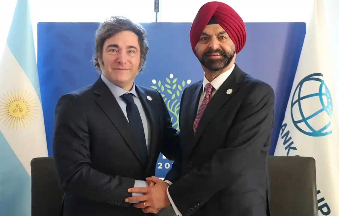 El presidente Javier Milei junto al presidente del Banco Mundial, el empresario Ajay Banga.