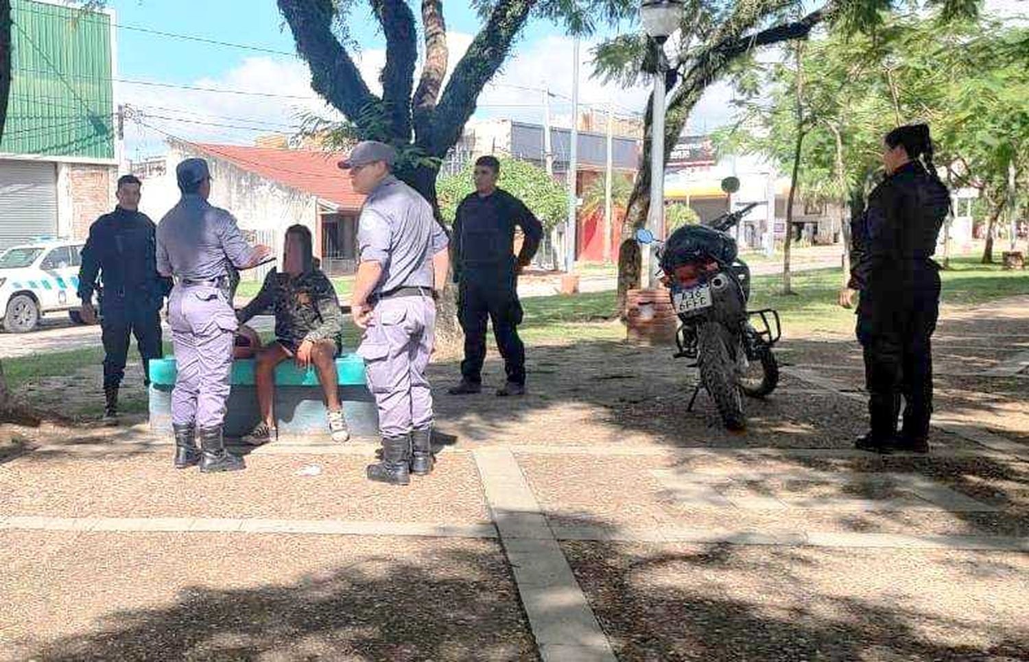 El Grupo Operativo Motorizado detuvo 
a varios sujetos con marihuana