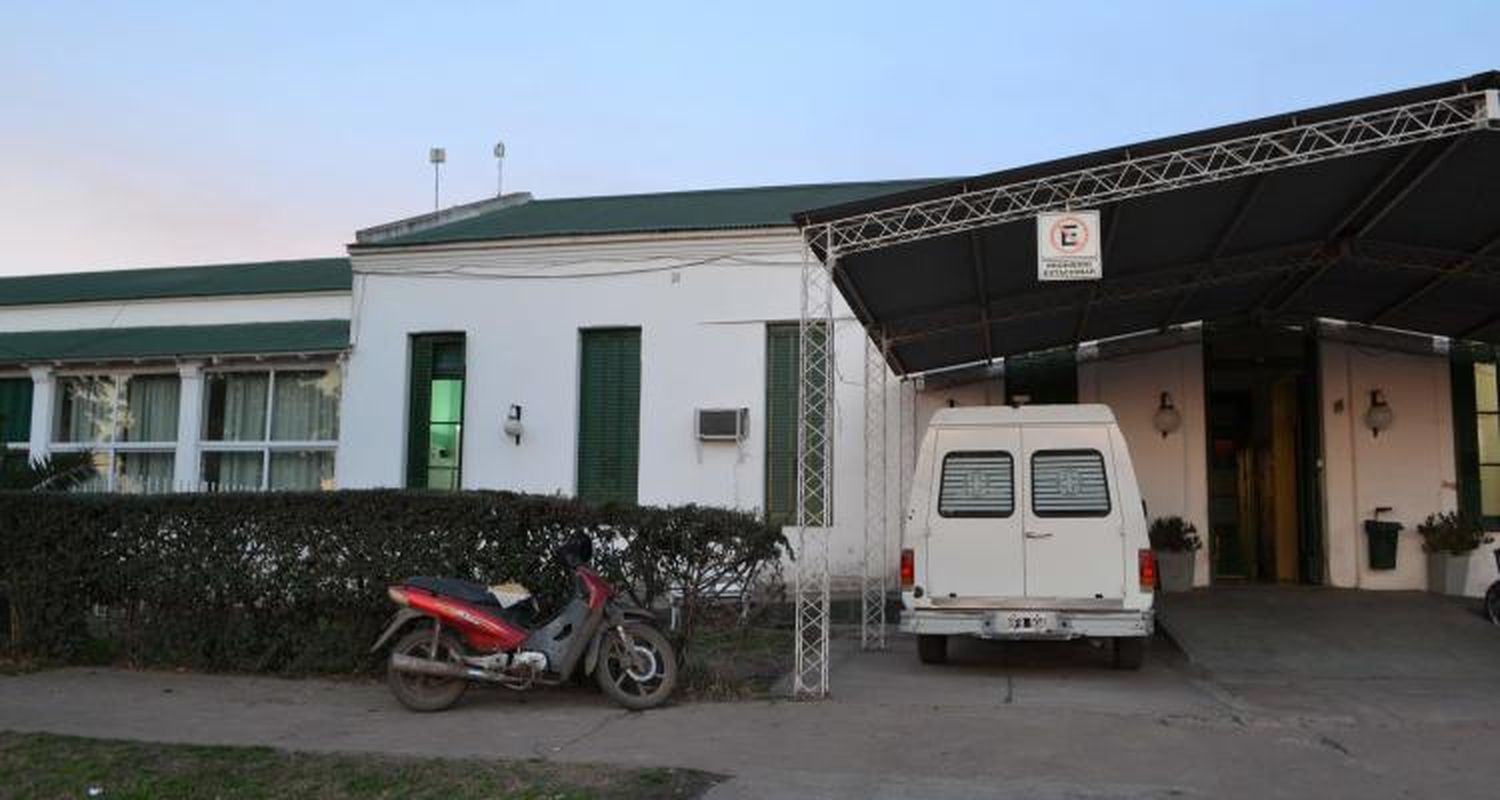 Arrancaron el reloj biométrico del Hospital de Santa Lucía: denuncia penal y sumario interno