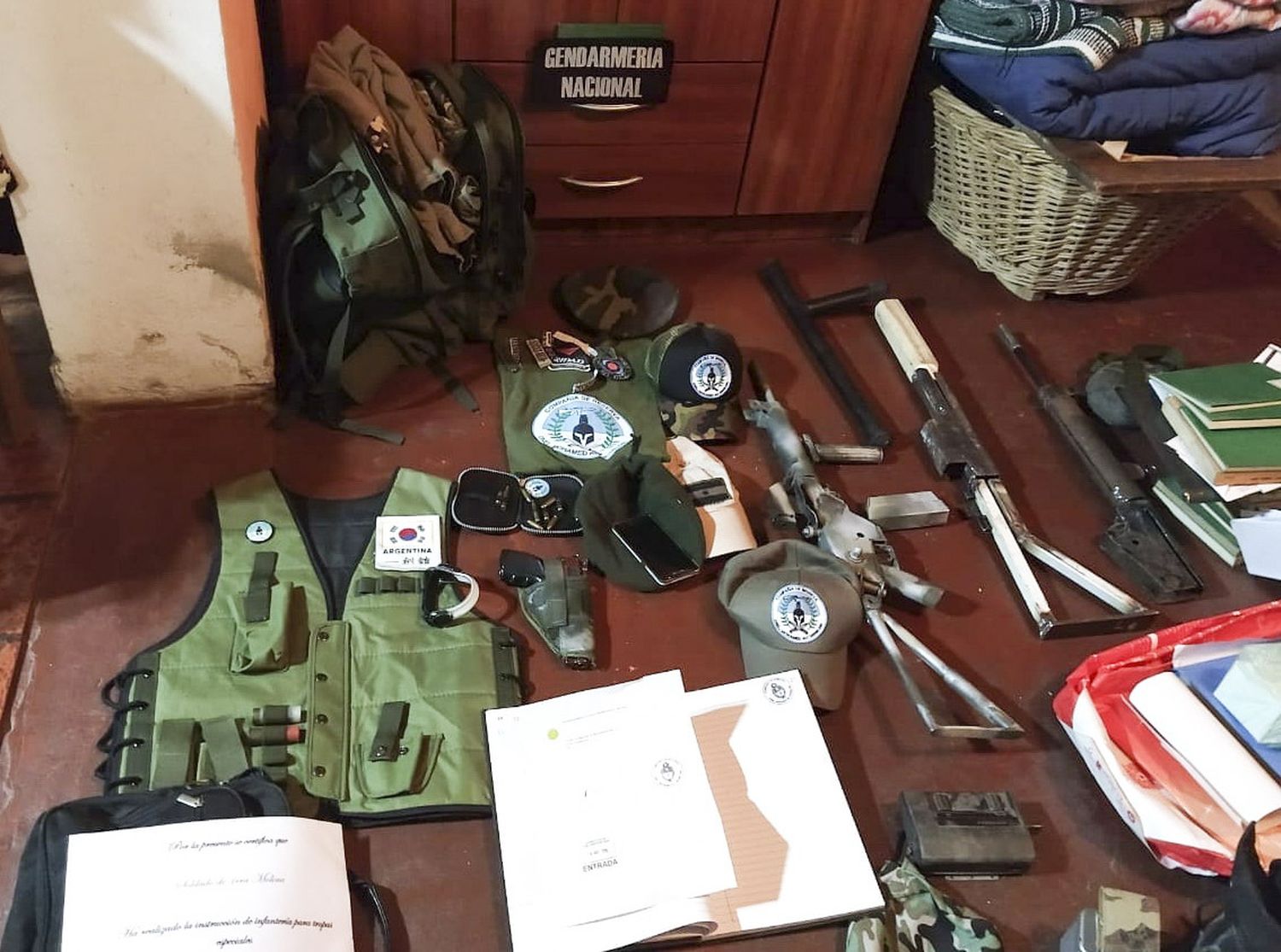 Nueve detenidos al desbaratar una célula paramilitar que reivindicaba a Seineldín