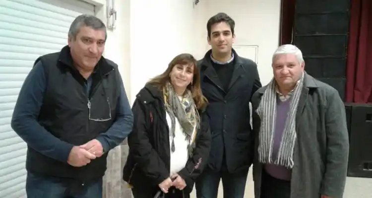 Autoridades locales participación en una jornada de capacitación para regularizar la situación de los clubes