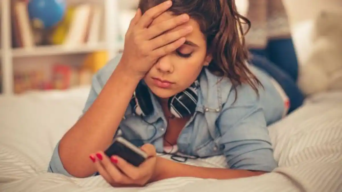 Ironías del presente: ¿Cada vez más comunicados y más solos?