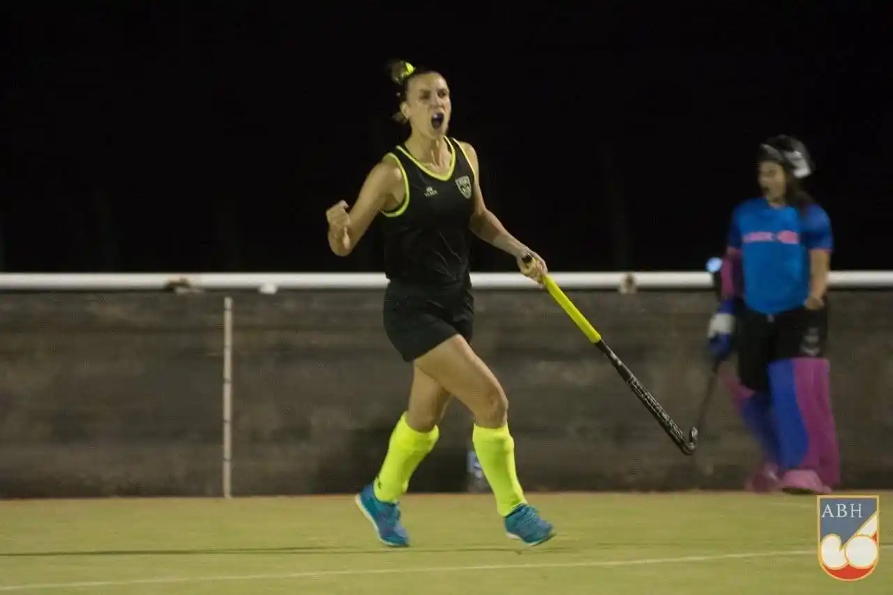 María Paz Lunghi, nuestra invitada celebrando una conquista con el Seleccionado de Tandil.