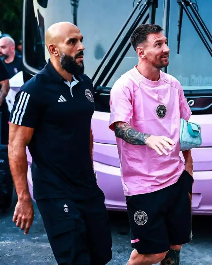 Lionel Messi junto a su guardaespaldas, Yassine Cheuko