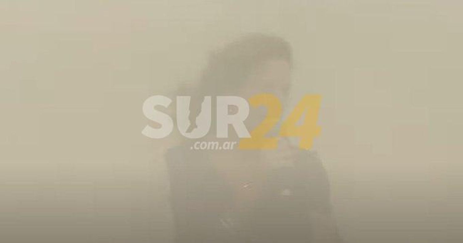 Video: la tormenta de viento y tierra que sorprendió a Tolosa Paz en un acto