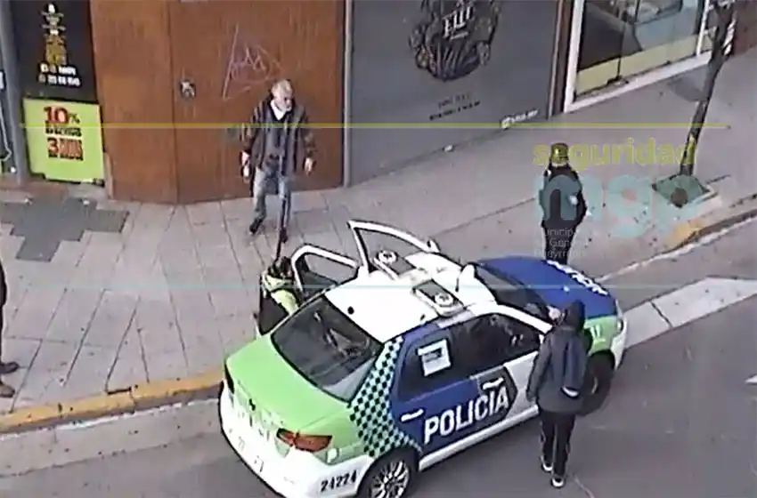 Video: así fue la detención de la mujer que roció a su padre con alcohol