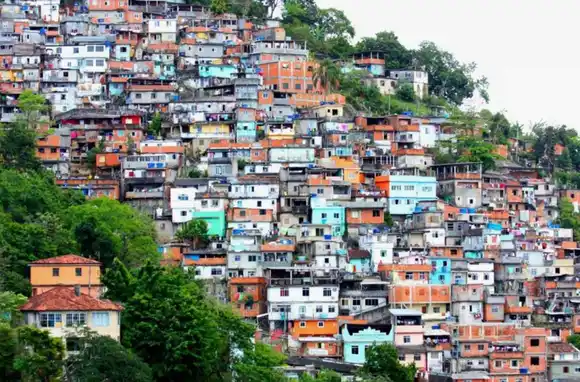 El gobernador de Río de Janeiro habló de "hacer explotar" a los criminales "lanzando un misil" a las favelas