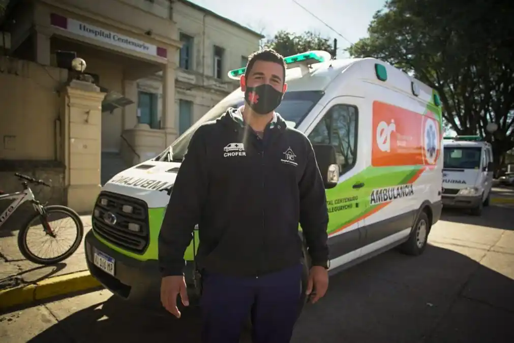 Con apenas 25 años Nicolás ha vivido todo tipo de situaciones en el servicio de emergencias; hoy, abocado al servicio de covid 