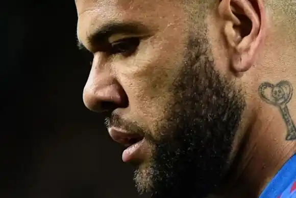 Dani Alves cambió por cuarta vez su declaración y aceptó el acto sexual