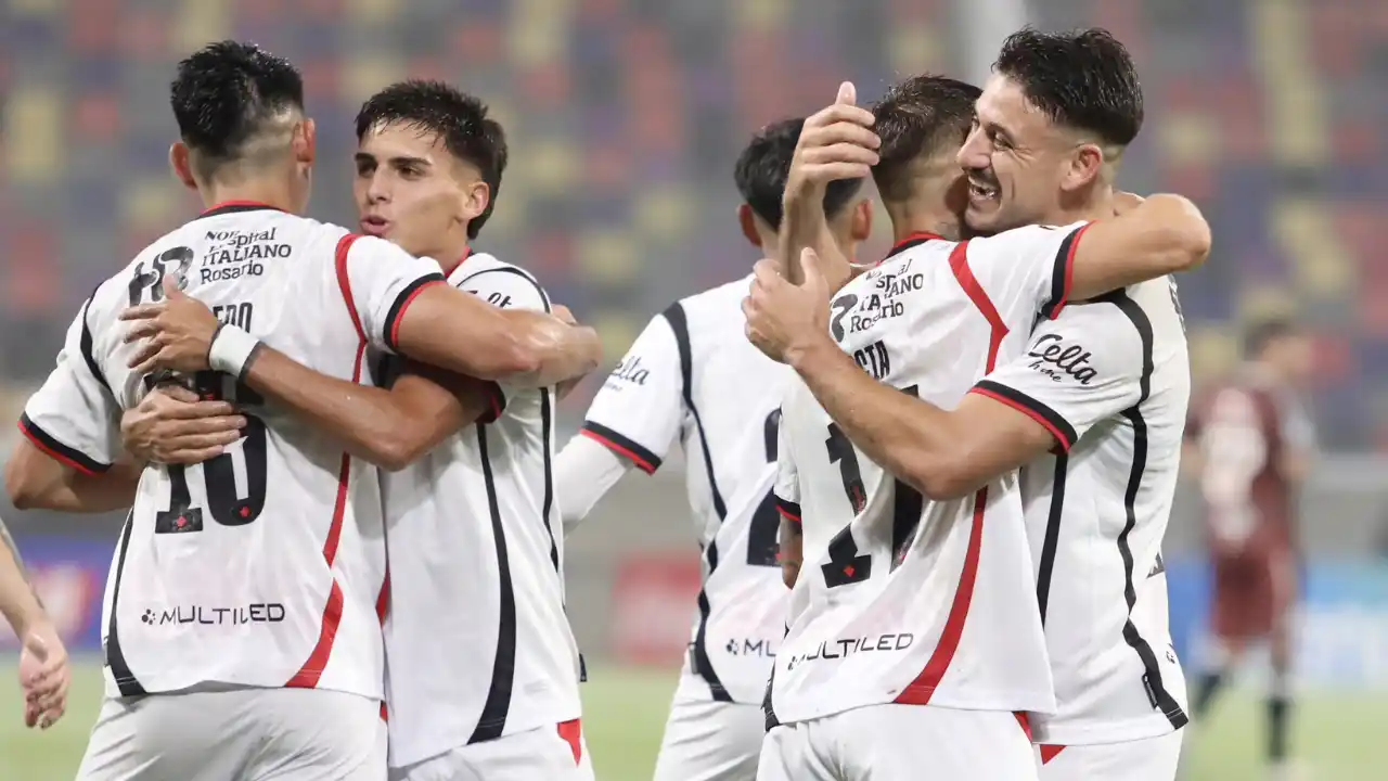 Newell’s pegó en Santiago, ganó un partido clave y salió del barro