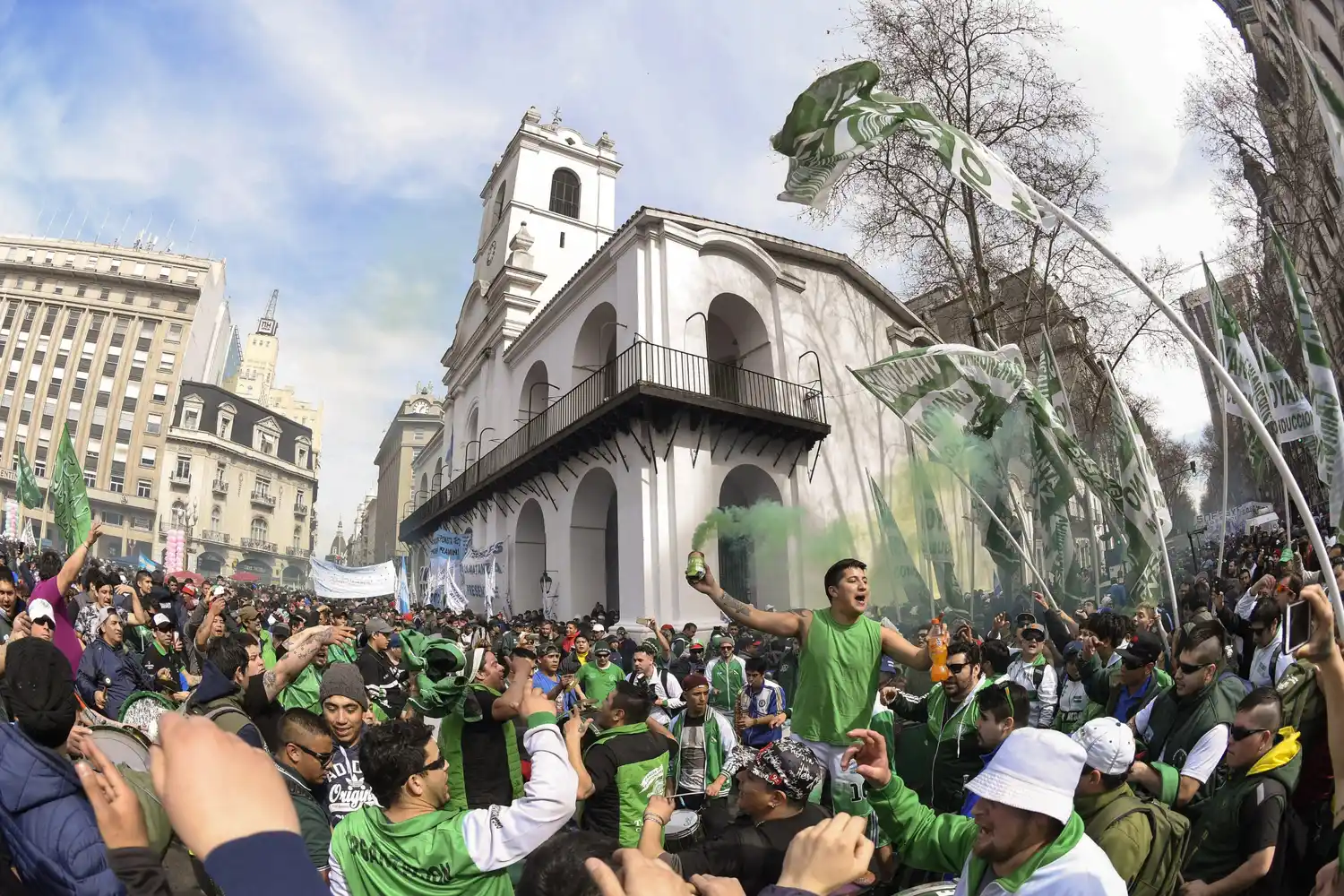 Estatales encabezan un paro nacional en reclamo de reapertura de paritarias