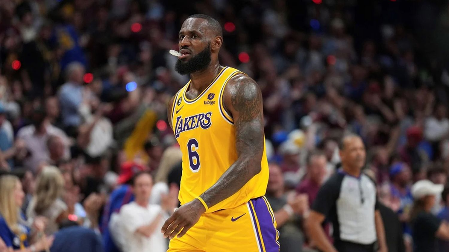 LeBron James, de 38 años, seguirá jugando en la NBA