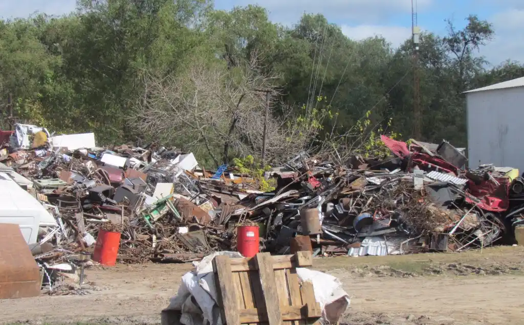 Intimaron a chatarreros