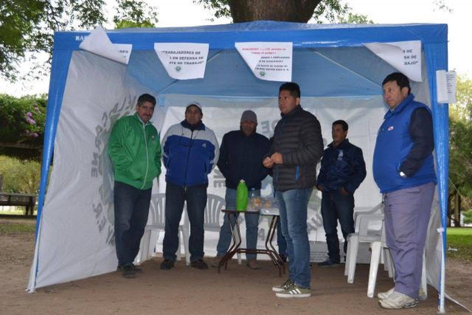 Instalaron una carpa por la crítica situación de Feersa