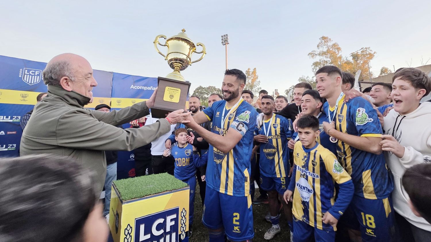 Defensores de Nebel Campeón del “Apertura”. Sumó su tercera estrella