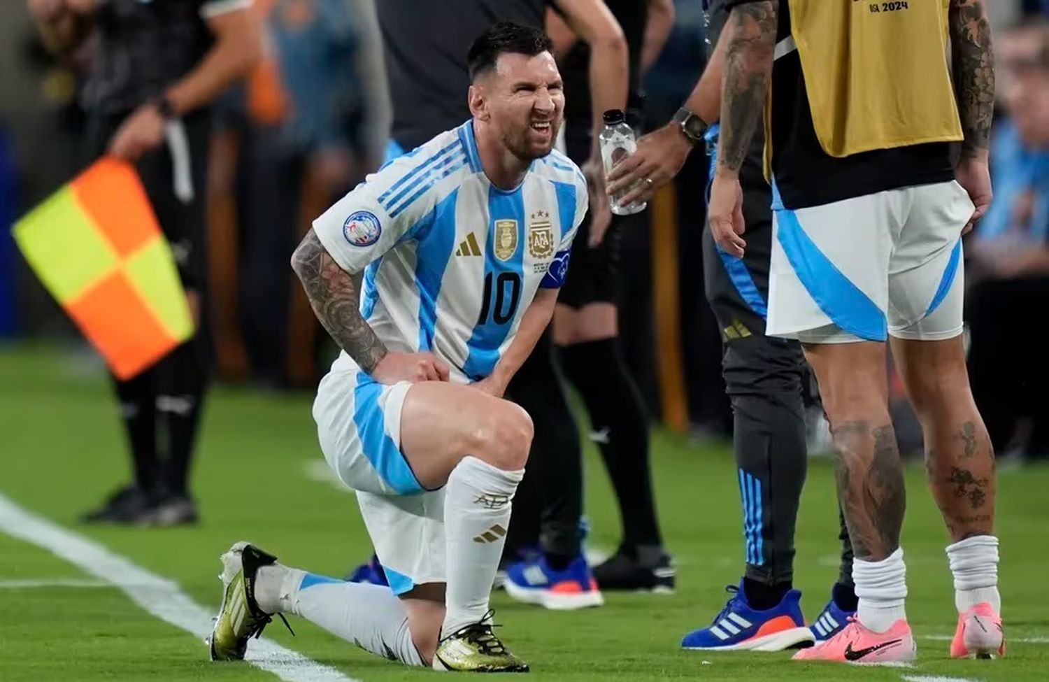 El delantero argentino Lionel Messi gesticula durante el partido contra Chile por el Grupo A de la Copa América