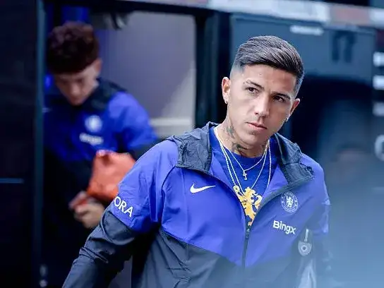 Enzo Fernández deja Chelsea en medio de un clima tenso.