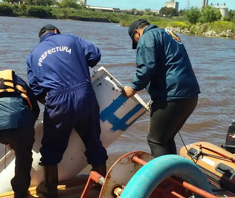 Colocan las juntas para sellar las roturas del caño subfluvial