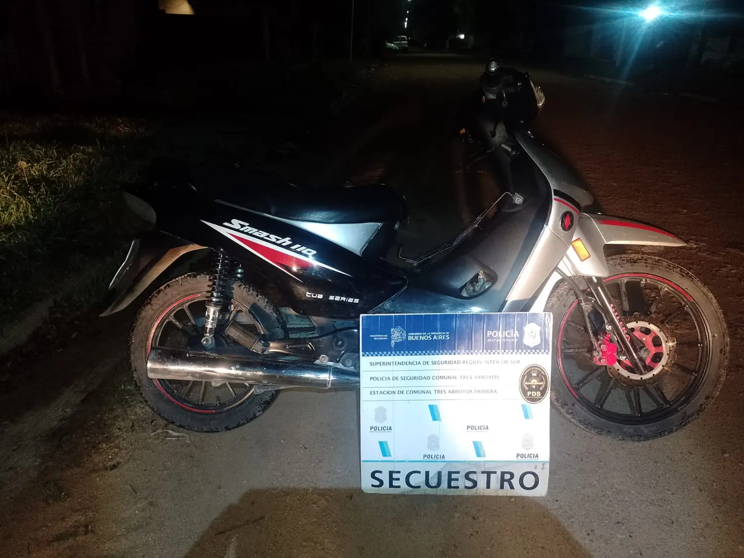 Aprehendieron a un joven y a un menor tras intentar robar una moto