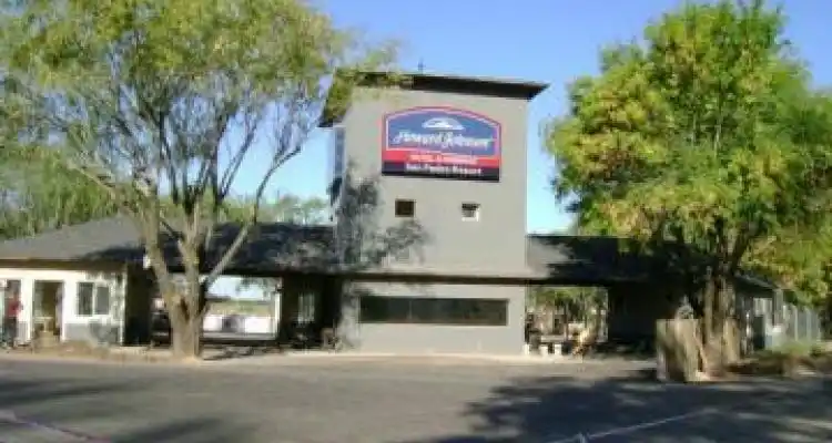 La creciente demora la obra del Howard Johnson Hotel & Marinas San Pedro Resort