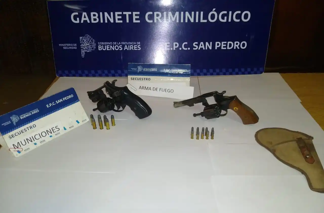 Secuestran armas a un hombre de 70 años cuya esposa denunció amenazas, aislamiento y violencia psicológica