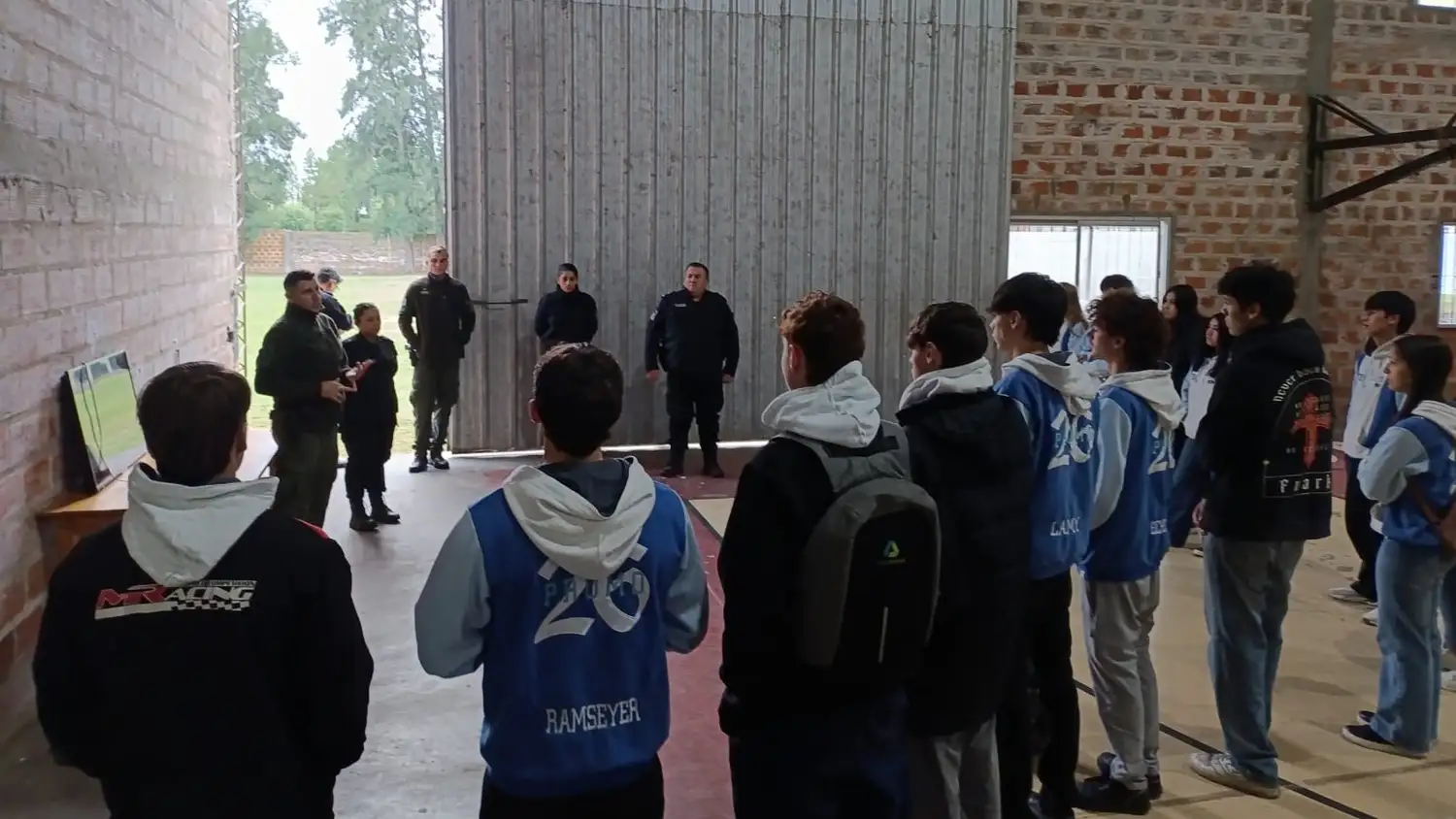 Estudiantes de Romang participaron de una capacitación de “Los Pumas” sobre tecnología aplicada a la seguridad - 4