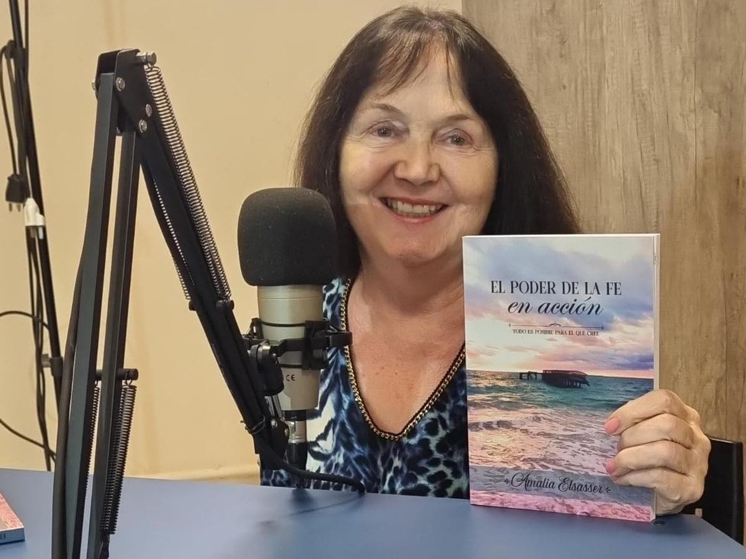 Libro “El Poder de la Fe en Acción”: La docente Amalia Elsasser compartió su historia en “Crespo en Vivo”