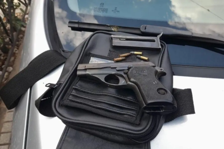 Violento martes: un automovilista discutió con un cuidacoches en bulevar Oroño, sacó un arma y disparó
