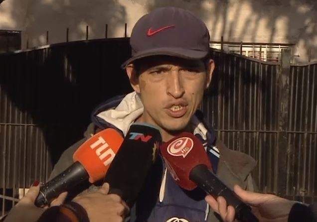 Uno de los jóvenes que halló a un bebé en Merlo: “Apenas lo vi se me hizo un nudo en el pecho”