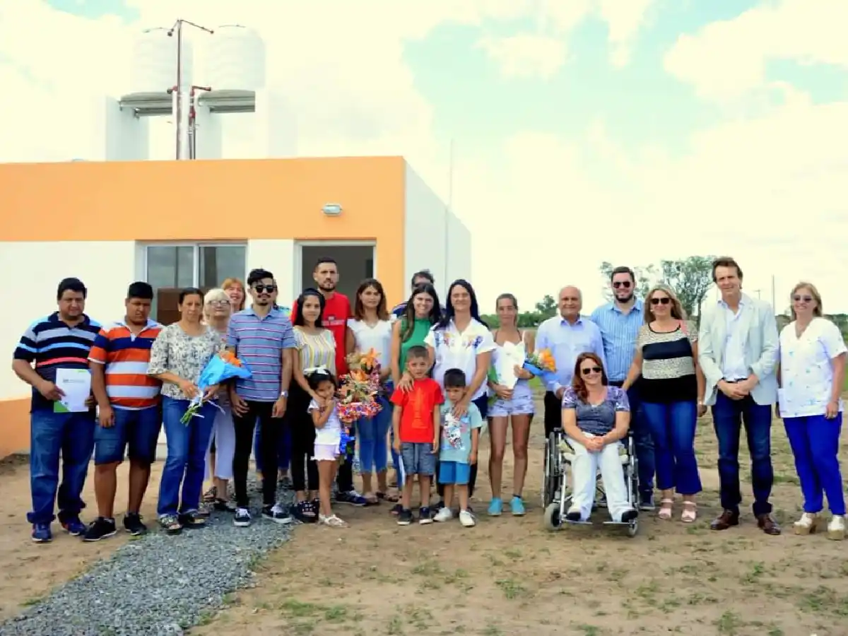 La Francia entregó cuatro viviendas Semillas, las primeras de San Justo