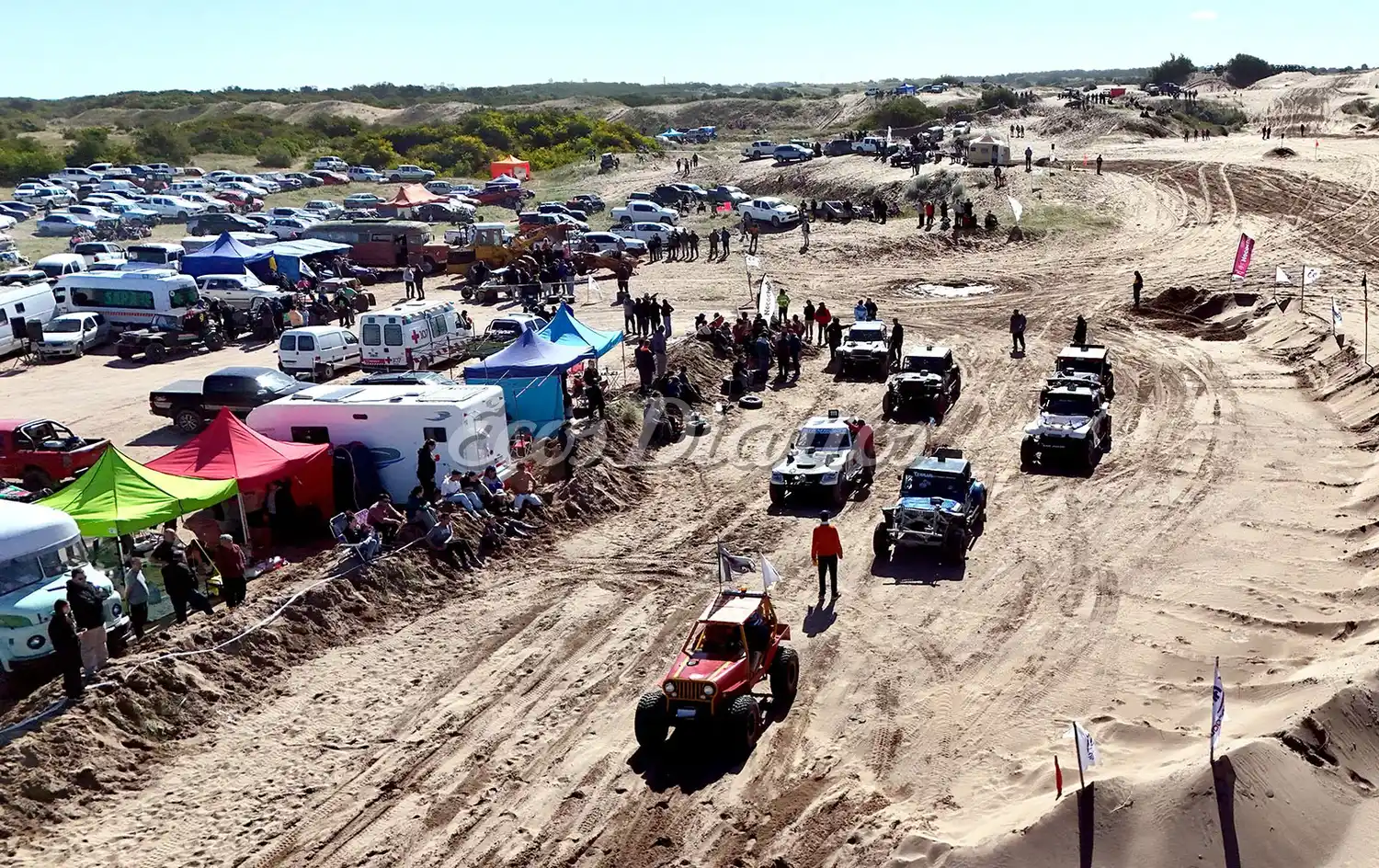 Desde el aire. Se muestra la salida a pista y la muy buena concurrencia