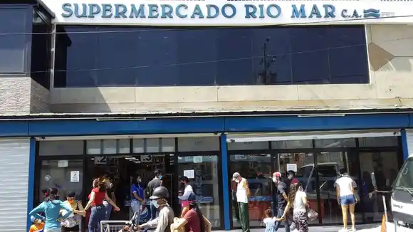 Compras de alimentos y bienes esenciales serán por terminal de cédula en Vargas