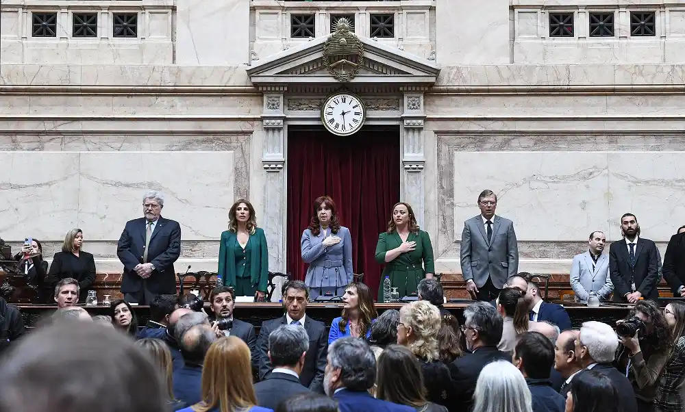 La Asamblea Legislativa aprobó las fórmulas que competirán el domingo 19.
