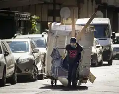 La mitad de los argentinos cayó en la pobreza, de acuerdo al informe oficial