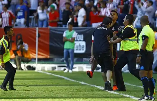 Allá también pasa: Mirá el video del escándalo en el fútbol mexicano
