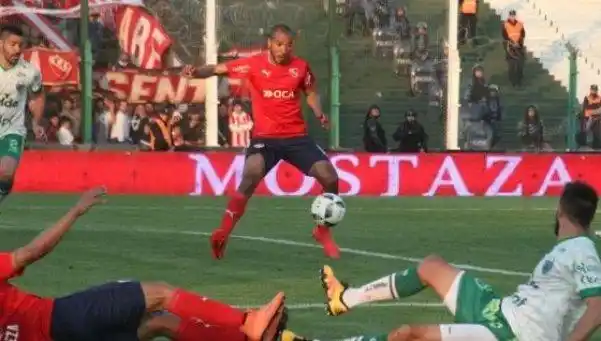 El Rojo ganó en Junín, ahogó penas y también se prendió