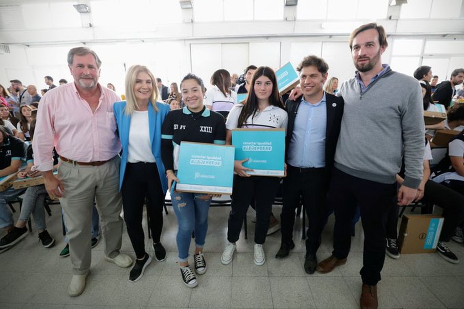 Kicillof compartió acto en Suipacha junto al intendente radical: "La Provincia no discrimina por color político"