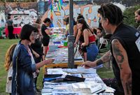 Asi fue la "Feria de Fanzines" que se realizó este sábado en la Plaza de las Artes