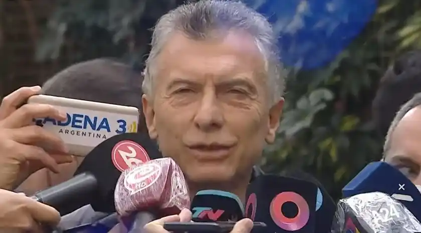 Votó Mauricio Macri en Palermo, llevó facturas para los periodistas y comentó: "Por ahora viene todo tranquilo"