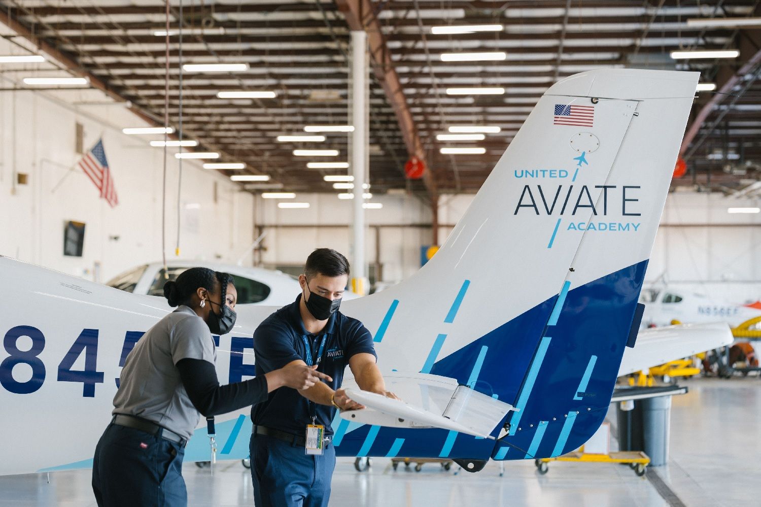 Para afrontar la escasez de pilotos United Airlines inauguró su escuela de vuelo