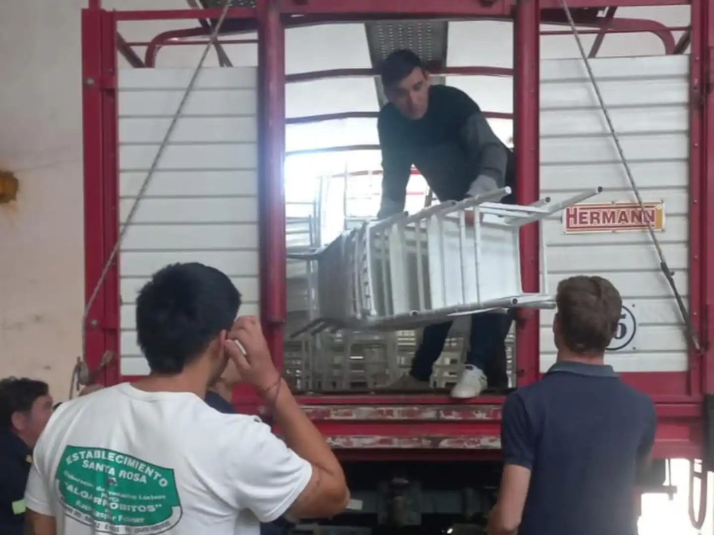 Bomberos Voluntarios agradecen al Grupo El Rodeo por su colaboración solidaria