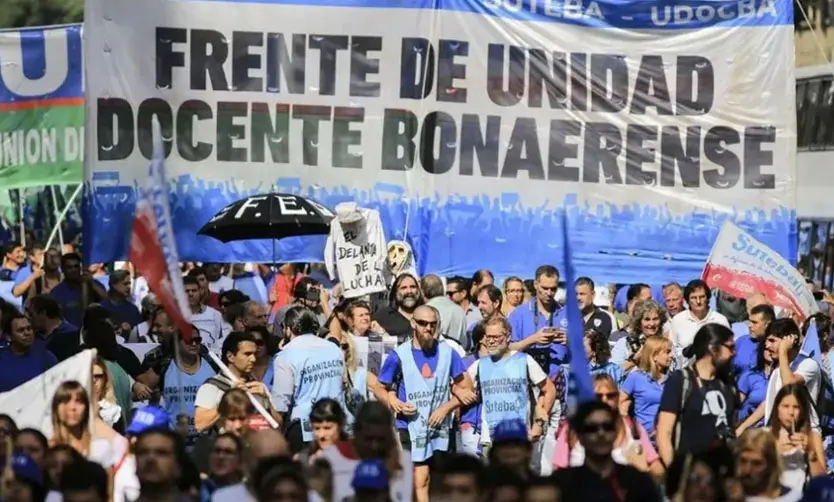 Docentes bonaerenses reclaman la reapertura "urgente" de las paritarias