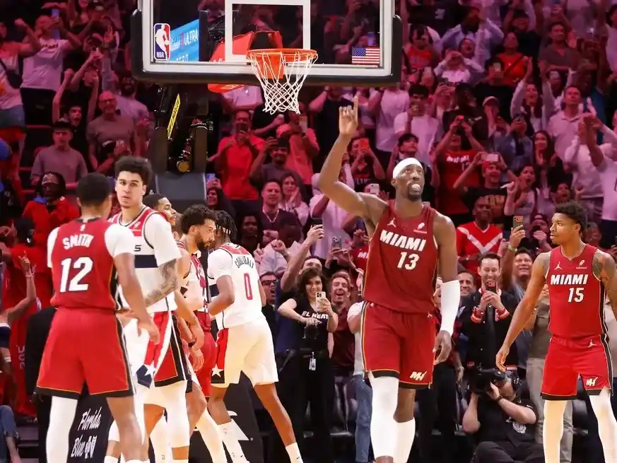 Bam Adebayo superó una marca de Kobe Bryant en la victoria de Miami Heat. Crédito: Reuters.